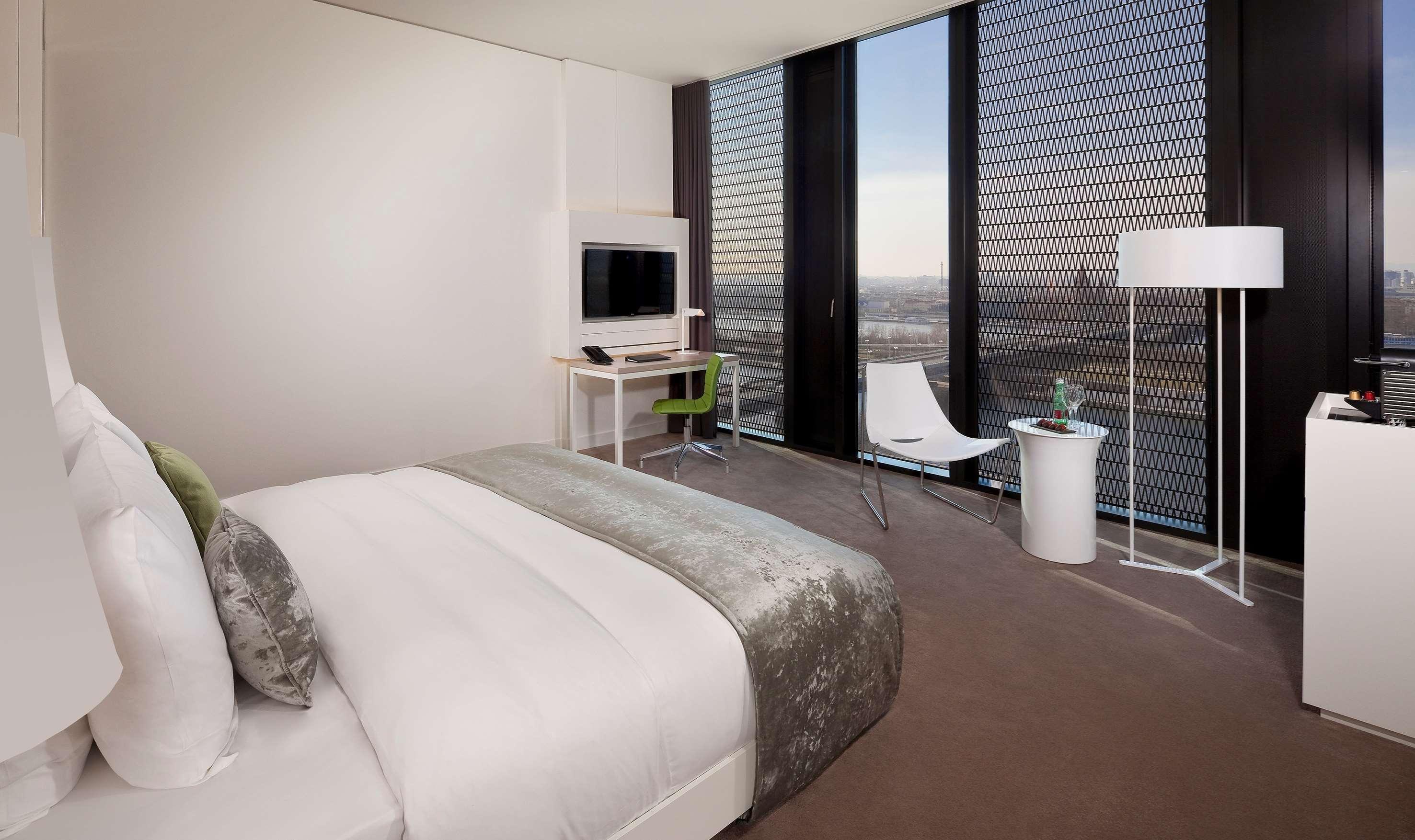 Melia Vienna Hotel Exterior photo A bedroom at the hotel